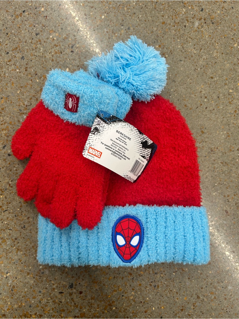 Marvel thr Spider-Man kids Beanie and Gloves Set